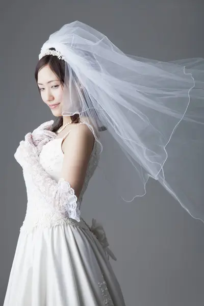 Krásná Mladá Asijská Nevěsta Bílých Svatební Šaty — Stock fotografie