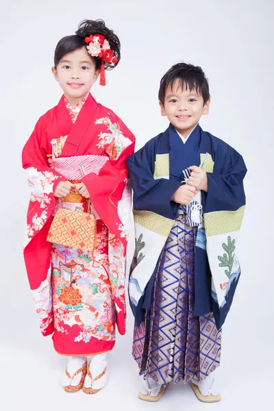 Twee Kinderen Japanse Traditionele Kostuums — Stockfoto