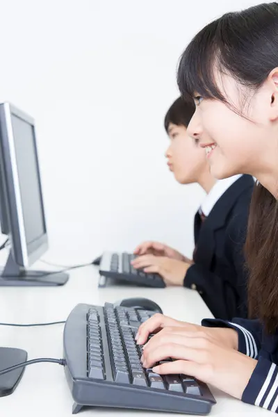 Портрет Азиатских Студентов Обучающихся Компьютерном Классе — стоковое фото