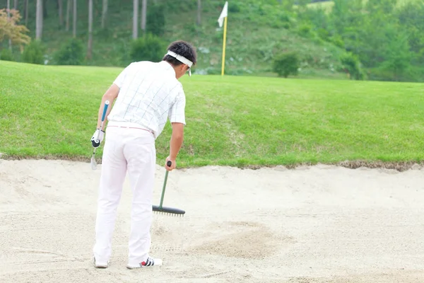 Mladý Japonský Muž Hraje Golf Dne — Stock fotografie