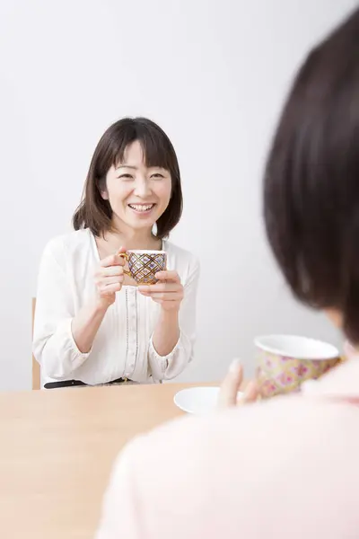 Young Woman Friend Drinking Coffee — Stock Photo, Image