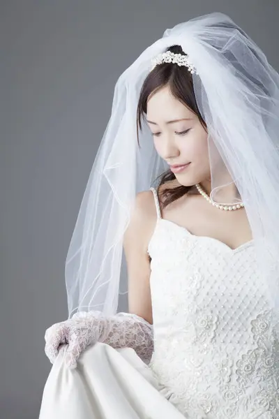 Bella Giovane Sposa Asiatica Bianco Abito Sposa — Foto Stock