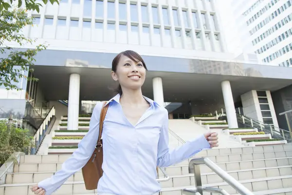 Smiling Asian Businesswoman Walking City — Stock Photo, Image