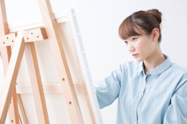 Şövaleli güzel bir Japon kadın. yaratıcılık kavramı 