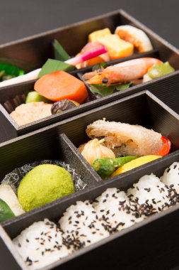 Lezzetli Asya yemeklerinin yakın görüntüsü