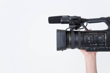 Beyaz arkaplandaki video kamera 