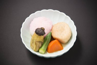 Çeşitli lezzetli Asya yemekleri. 