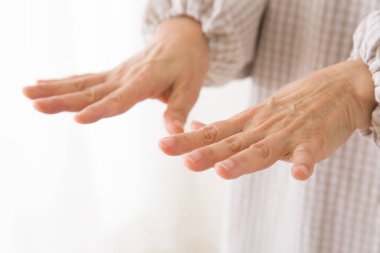 Son sınıf öğrencisi el kaldırıyor, kapatın.