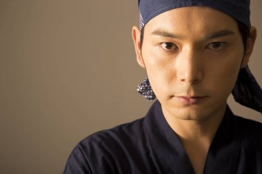 Japon aşçının portresi, stüdyo fotoğrafı. 
