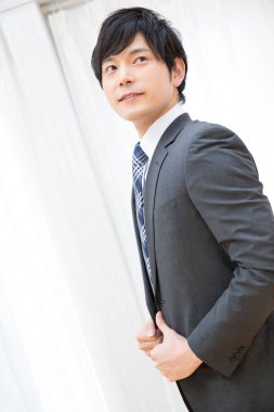 Asyalı genç işadamı portresi 