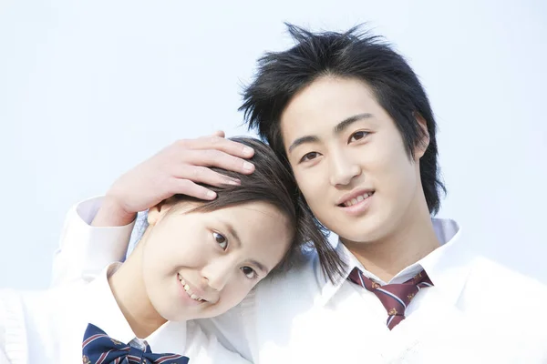 Jóvenes Estudiantes Escuela Japonesa Amor —  Fotos de Stock