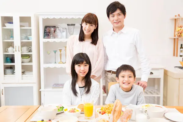Retrato Feliz Familia Japonesa Casa —  Fotos de Stock