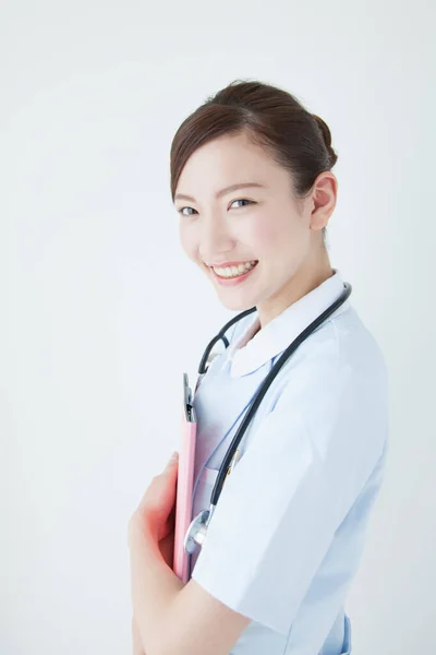 클립보드를 간호사의 초상화 — 스톡 사진