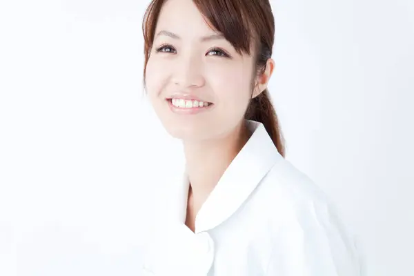 Portrait Studio Belle Infirmière Japonaise Robe Blanche Médecin Joyeux Isolé — Photo