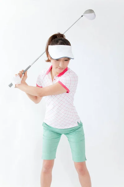 Asyalı Genç Bayan Golfçü Beyaz Arka Planda Izole Edilmiş — Stok fotoğraf