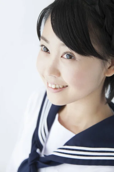 Porträt Eines Lächelnden Asiatischen Mädchens Schuluniform Studioaufnahme — Stockfoto