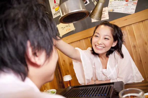 Asian Couple Drinking Beer Bar — Stock Photo, Image