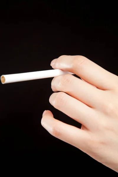 Mulher Fumar Cigarro Fundo Escuro — Fotografia de Stock