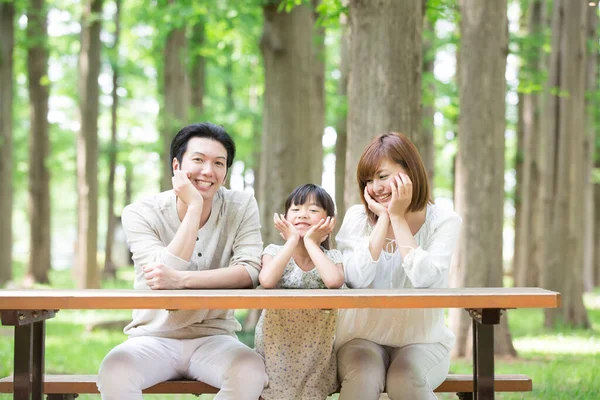 Gelukkig Aziatisch Familie Outdoor Portret Moeder Vader Dochter — Stockfoto