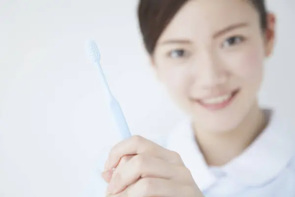 Asiatische Frau Zahnbürste Zum Lächeln — Stockfoto