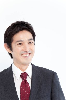 Beyaz arka planda Asyalı bir işadamının portresi 