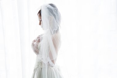 Peçeli güzel Japon gelini.