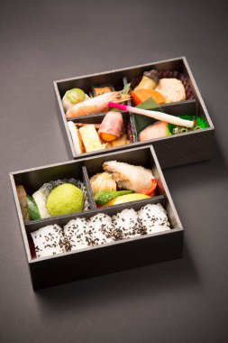 Lezzetli Asya yemeklerinin yakın görüntüsü