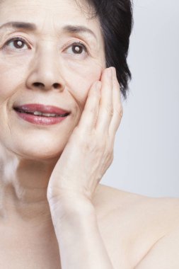 Çekici Asyalı bir kadının portresi.