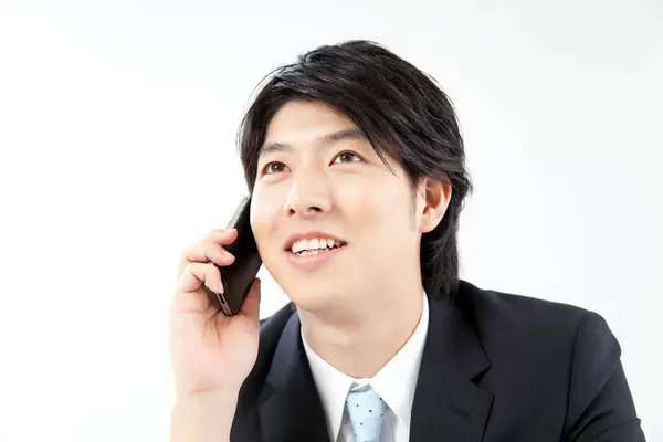 Souriant Jeune Homme Asiatique Parler Téléphone — Photo