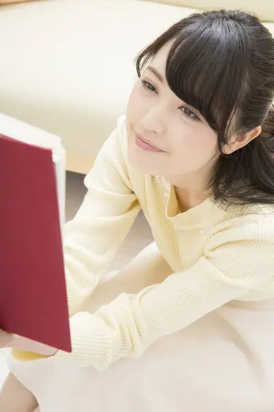 Beautiful Asian Woman Reading Book Home — Stock Photo, Image