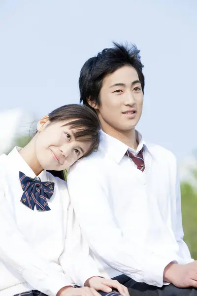 Νέοι Ιάπωνες Μαθητές Ερωτευμένοι — Φωτογραφία Αρχείου