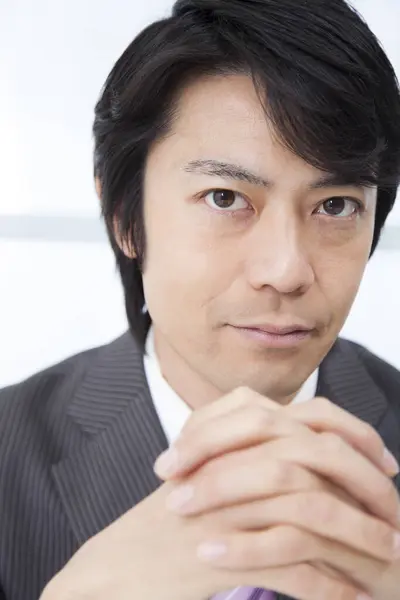 Porträt Eines Erwachsenen Japanischen Geschäftsmannes Büro — Stockfoto