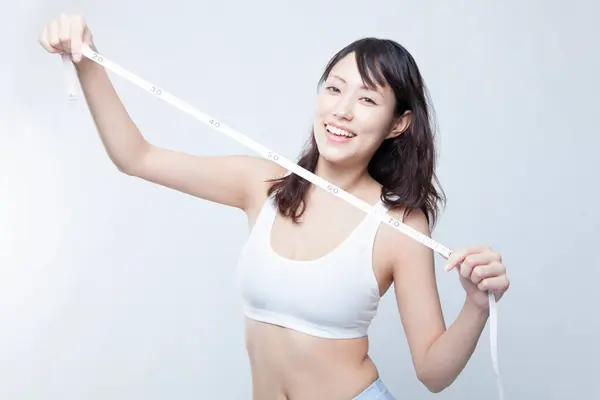 Retrato Bela Mulher Asiática Desportiva Com Fita Métrica — Fotografia de Stock