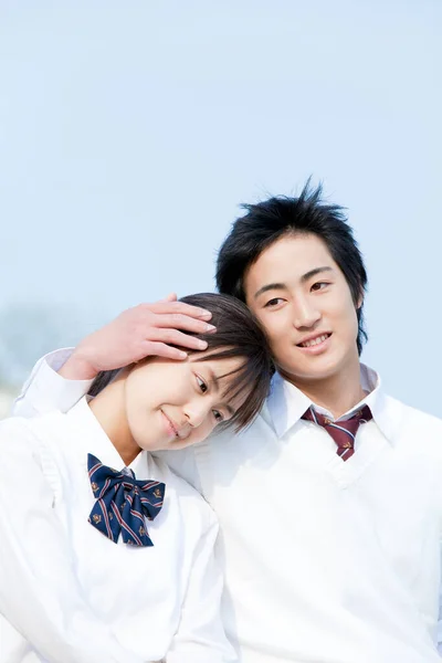 Genç Japon Okul Öğrencileri Aşık — Stok fotoğraf