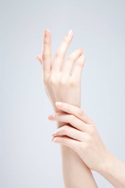 beyaz zemin üzerinde güzel eller