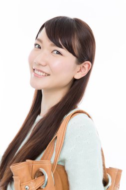 Genç Asyalı bir kadın üzerinde beyaz izole