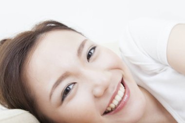 Güzel Japon kadınının portresini yakından çek.