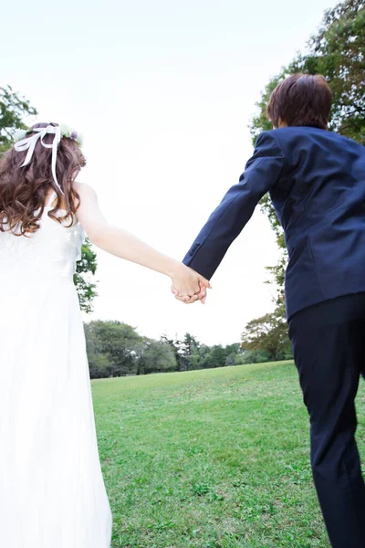 Gelin Damat Düğün Töreninde Birbirine Aşık Çift — Stok fotoğraf