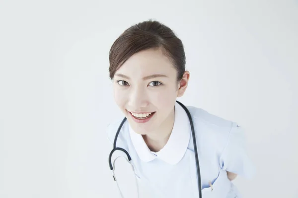 Jeune Asiatique Médecin Femme Souriant — Photo