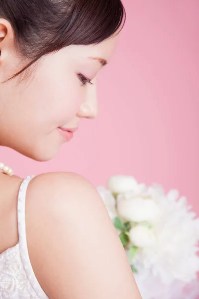Belle Asiatique Mariée Posant Sur Fond Rose — Photo