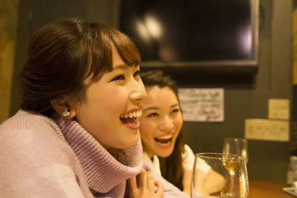 Young Japanese Women Drinking Wine Bar — Stock Photo, Image