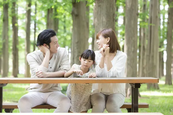 Gelukkig Aziatisch Familie Outdoor Portret Moeder Vader Dochter — Stockfoto