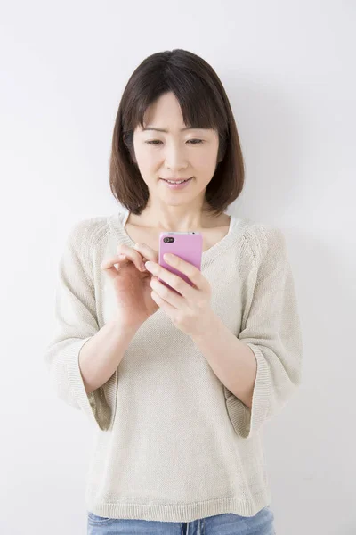 Woman Who Using Smartphone — Stock Photo, Image