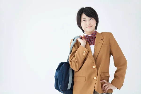 穿着校服提包的日本女孩的肖像 — 图库照片
