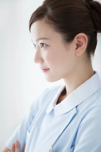 Joven Asiático Médico Mujer Sonriendo — Foto de Stock