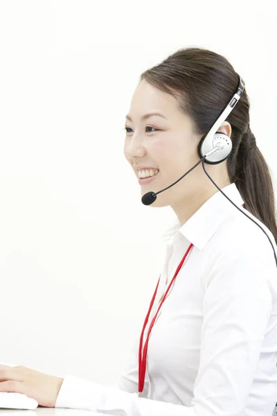 Sorrindo Agente Atendimento Cliente Japonês Com Fone Ouvido — Fotografia de Stock