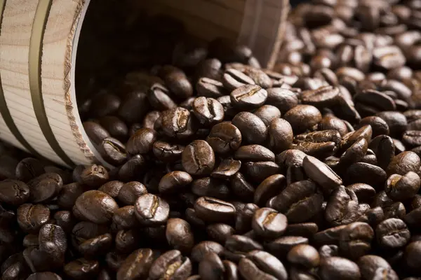 Siyah Arkaplanda Kahve Çekirdekleri Kapatın — Stok fotoğraf