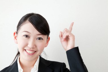 Asya iş kadını işaret parmağı