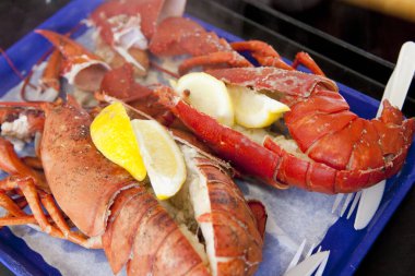 Limonlu haşlanmış ıstakoz. 