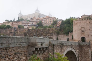 Eski şehrin tarihi mimarisinin manzarası